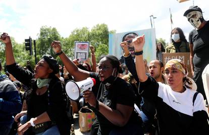Tisuće prosvjednika na ulicama Londona usprkos korona virusu