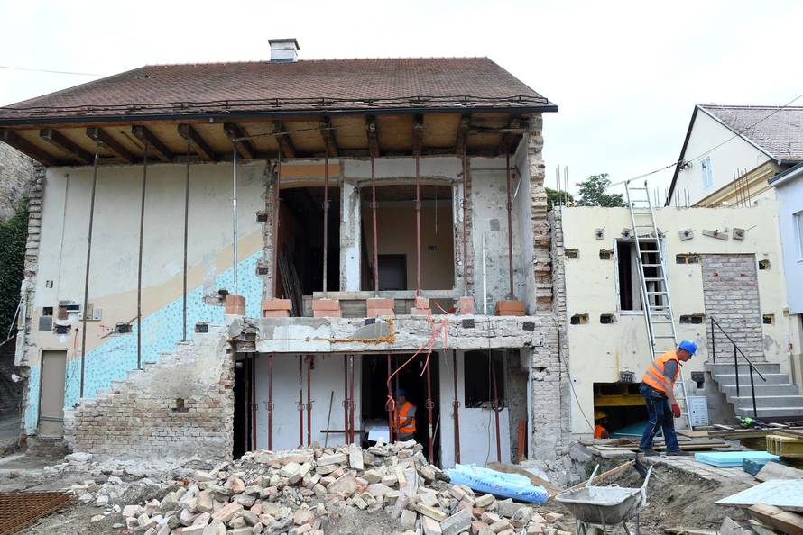 Sisak: Obilazak radova obnove Gradskog muzeja i dvorišnog prostora