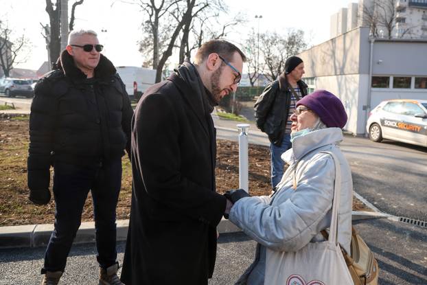 Zagreb: Gradonačelnik Tomislav Tomašević i Luka Korlaet otvorili rekonstruiranu i dograđenu tržnicu Vrapče