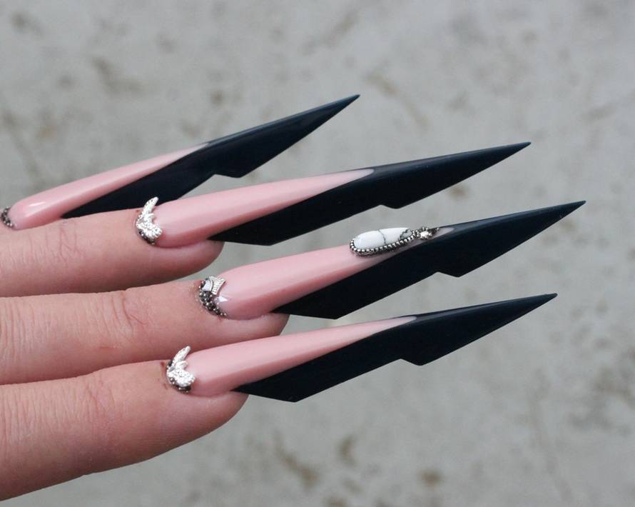 'Pitaju me kako s tim noktima brišem stražnjicu nakon nužde'