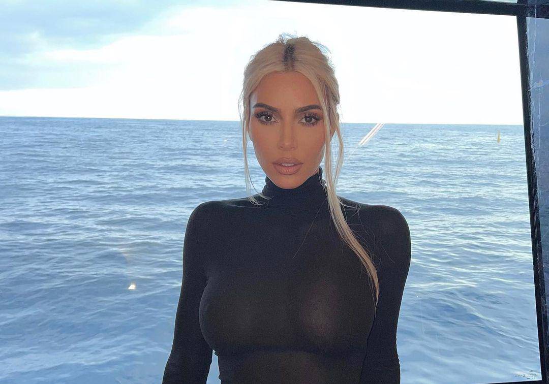 Kim Kardashian pokazala svoju stražnjicu u oskudnom bikiniju