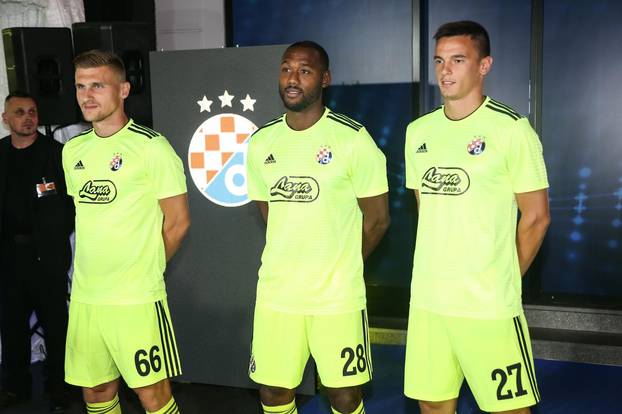 Zagreb: Dinamo predstavio dresove za novu sezonu