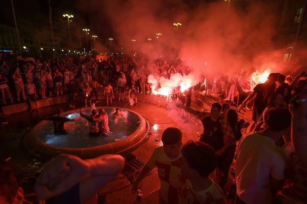 Zagreb: Slavlje na trgu nakon gola Hrvatske 