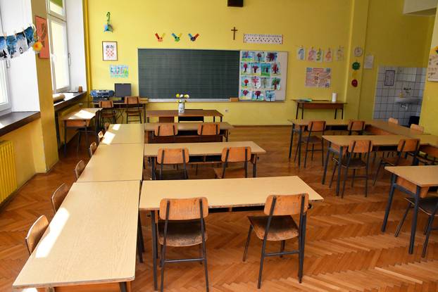 Slavonski Brod: Prazne učionice i hodnici Osnovne škole Antun Mihanović