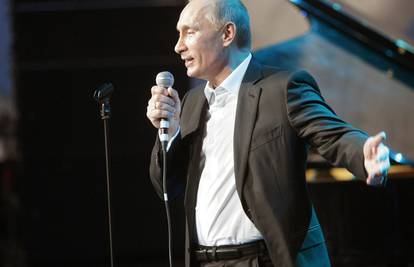 Putin u akciji: Pjevao i svirao na večeri za poznate glumce