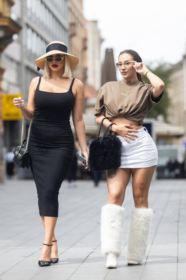 Zagreb: Sarah Seifert prošetala u društvu prijateljice centrom grada