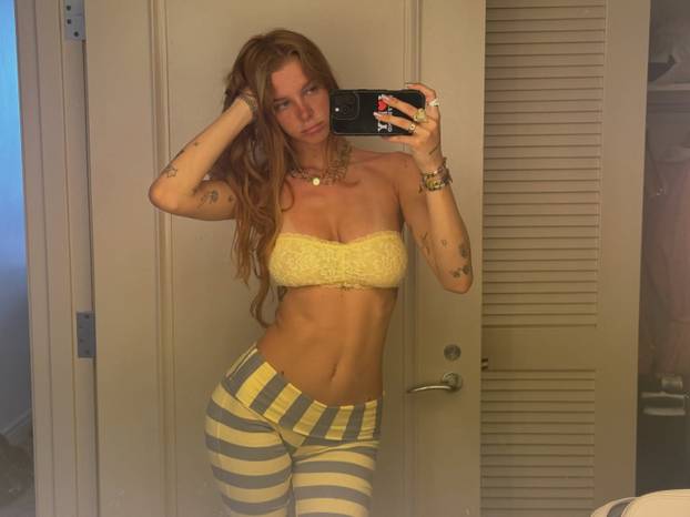 FOTO Bujna Ashley obožava premalene bikinije, ali njezinim fanovima to uopće ne smeta