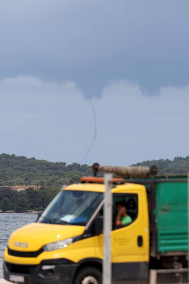 Kod Pule se formirala pijavica