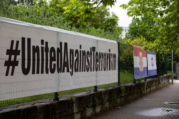 Mostar: Uz transparent #UnitedAgainstTerrorism osvanule zastave Izraela i Herceg Bosne