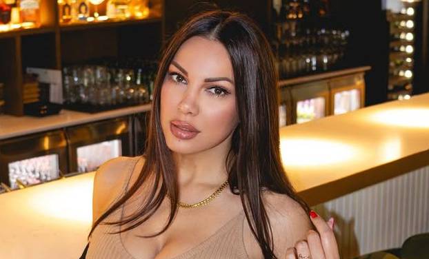 FOTO Iza naših poznatih dama još je jedna golišava godina: Prisjetimo se najvrelijih izdanja