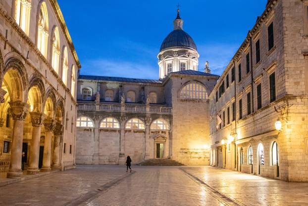 Bura ispraznila dubrovačke ulice