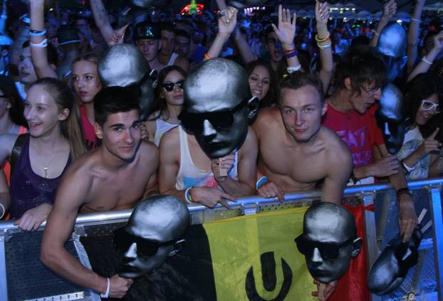 Split: Okupljanje posjetitelja drugog dana ULTRA Europe festivala 2014