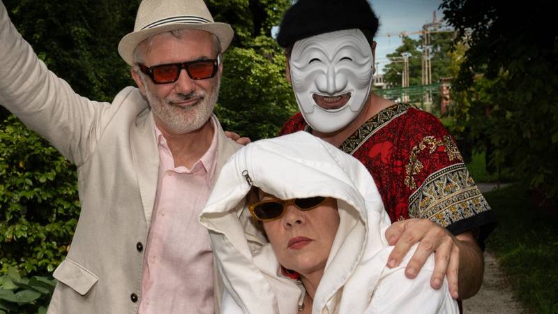 Premijera singla: Baba Yaga je zaplovila 'Barkom Od Papira' sa sjajnom Yayom u glavnoj ulozi
