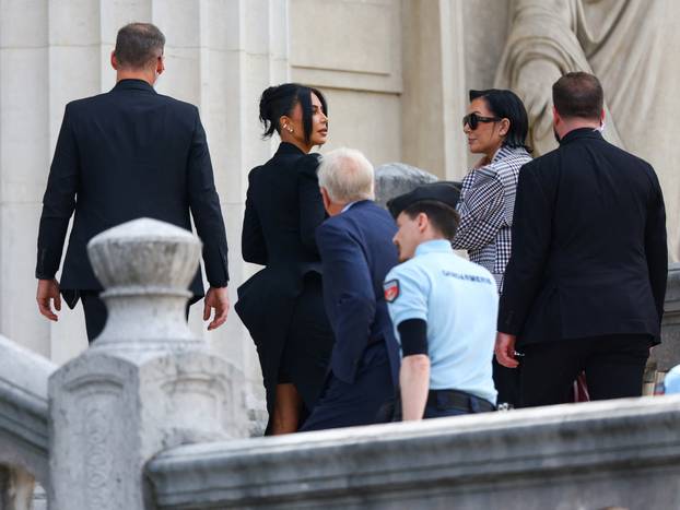 Kim Kardashian takes stand in Paris robbery trial