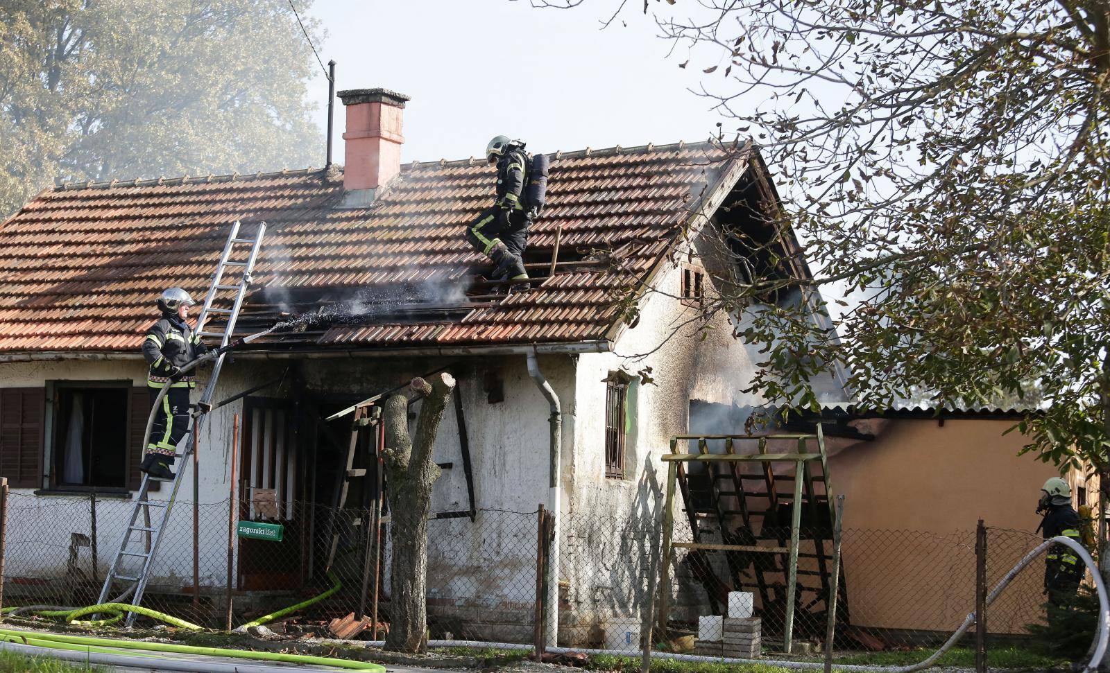 Zapalila se kuća u Buzinu: U požaru je ozlijeđeno troje ljudi