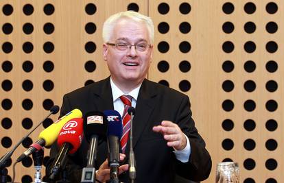 Josipović i dalje najpozitivniji političar, iza njega S. Linić