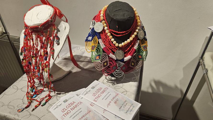 U Somboru su otvorili izložbu tradicionalnog nakita: 'Neki su originali stari i do 100 godina'
