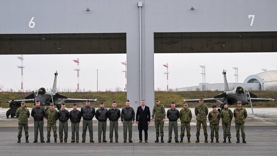 VIDEO Milanović je posjetio vrh HRZ-a, obišao i borbene Rafale