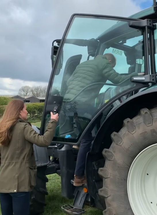 'Kate na selu': Princeza miriše sijeno, mazi ovce i vozi traktor