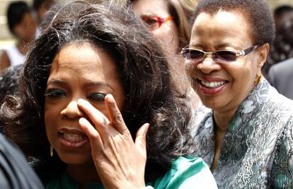 Oprah je pustila suze s prvim maturanticama svoje škole