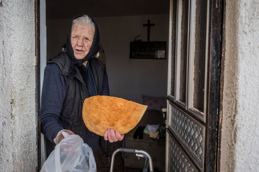 Katuni Kreševo: Reportaža o dostavi kruha u malenim zaselcima Dalmatinske zagore