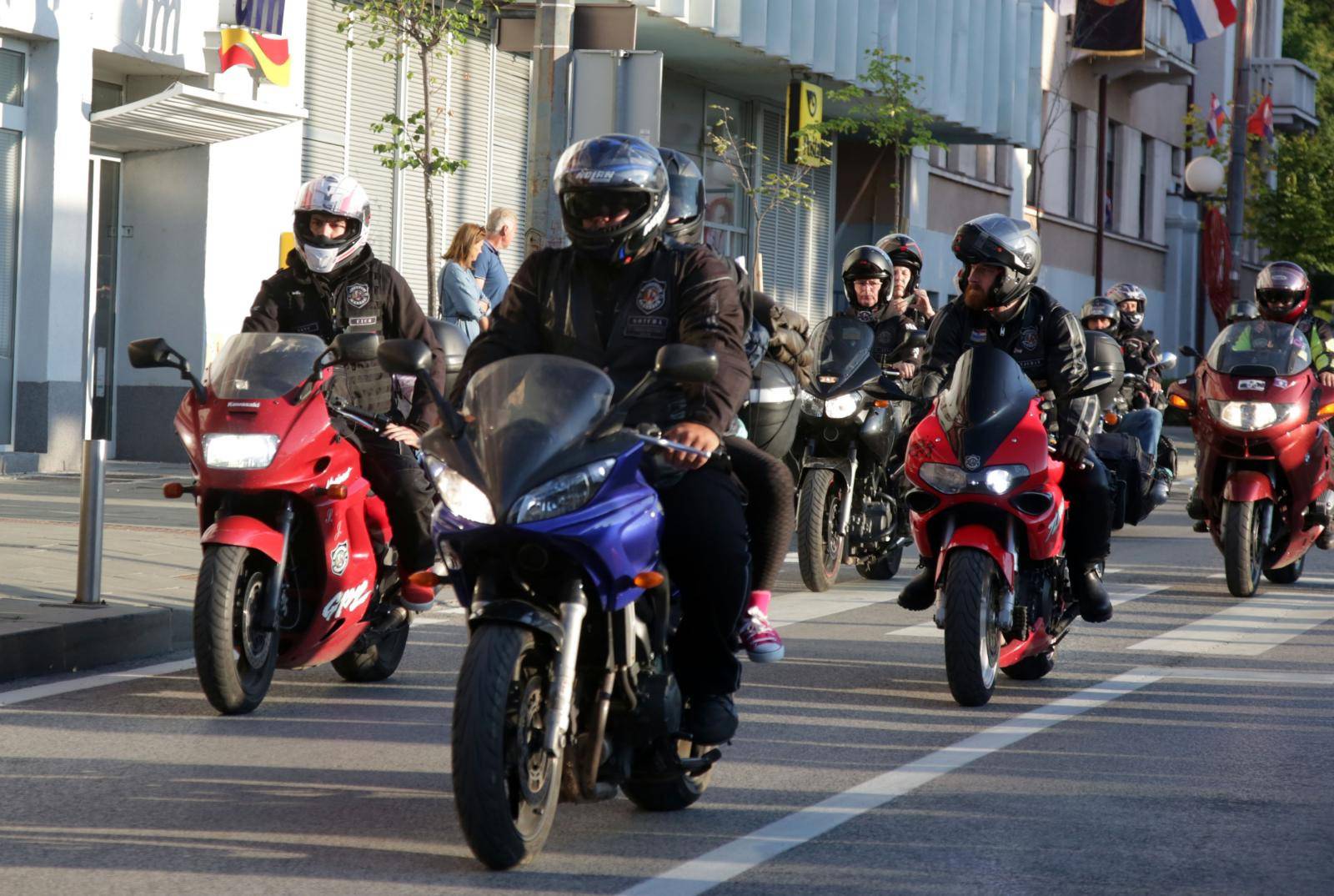 Knin: Mimohod motocikala i starodobnih vojnih vozila