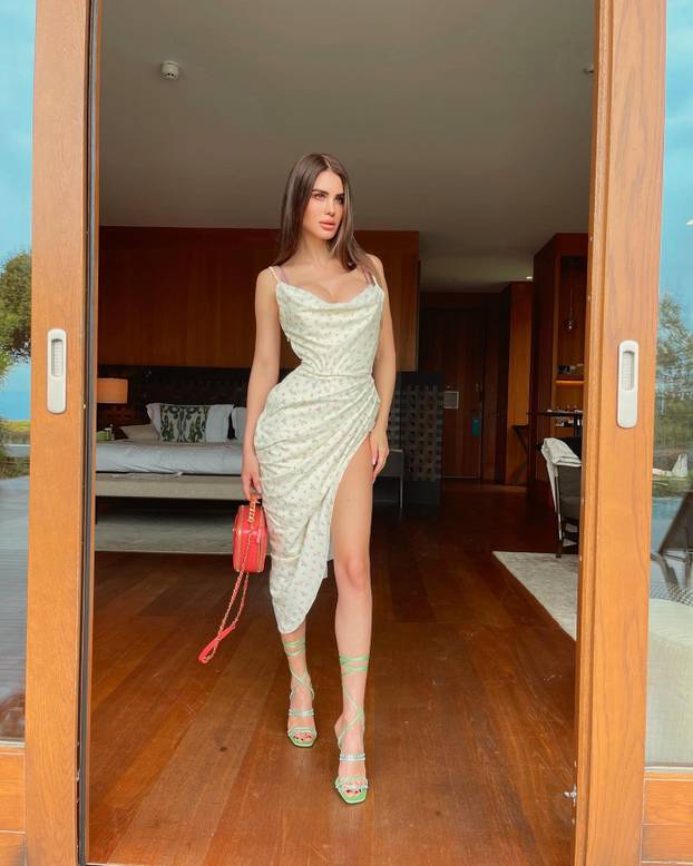 FOTO Talijanka seksi outfitima oduševljava milijune, a za sebe kaže: 'Ja sam loš utjecaj'