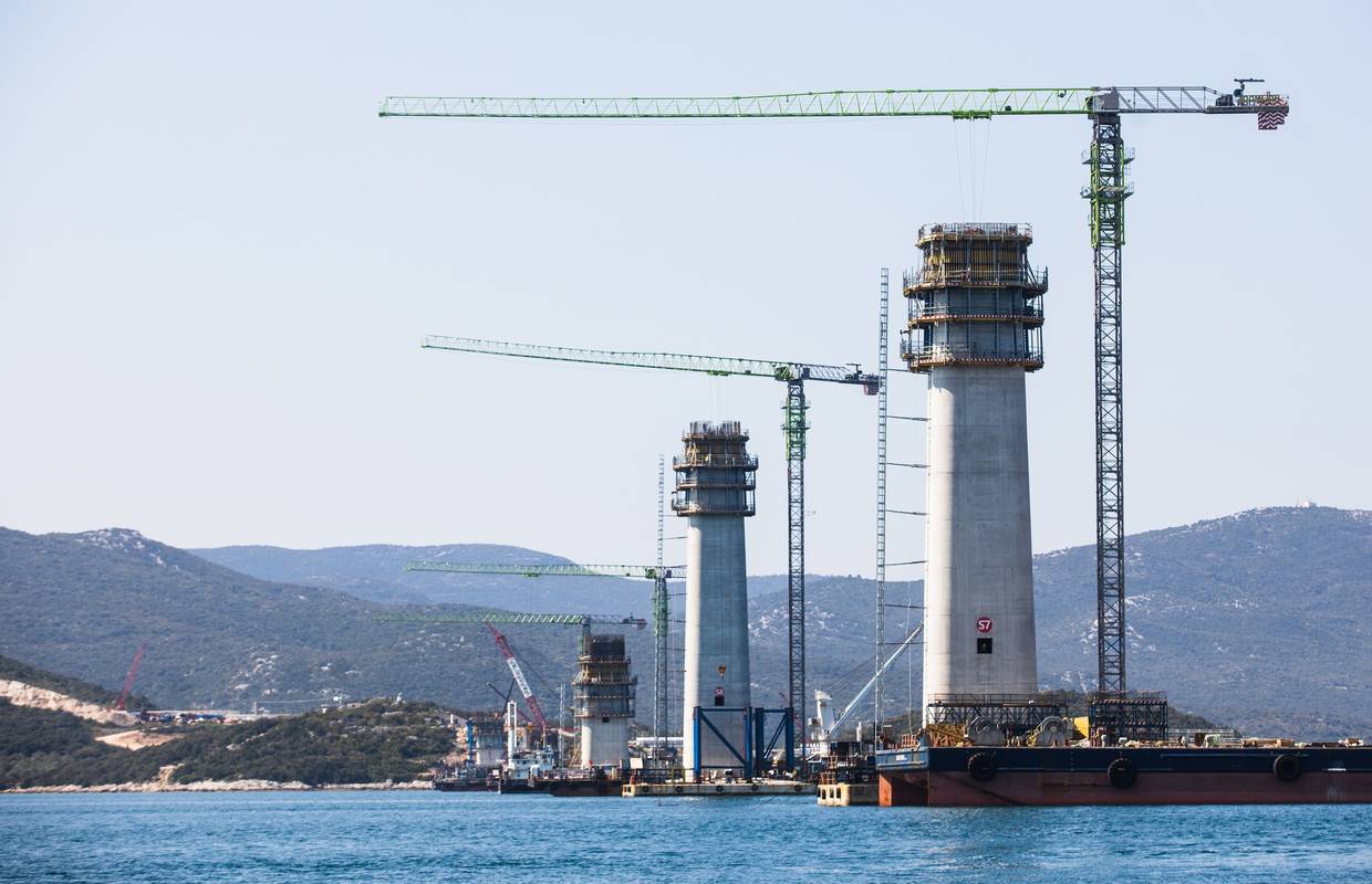 Pelješac: Zapeo stup od 250 tona na dubini od sto metara