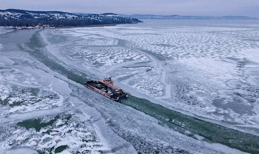 FOTO Balaton zale&dstrok;en, a trajekt i dalje vozi standardnom rutom!