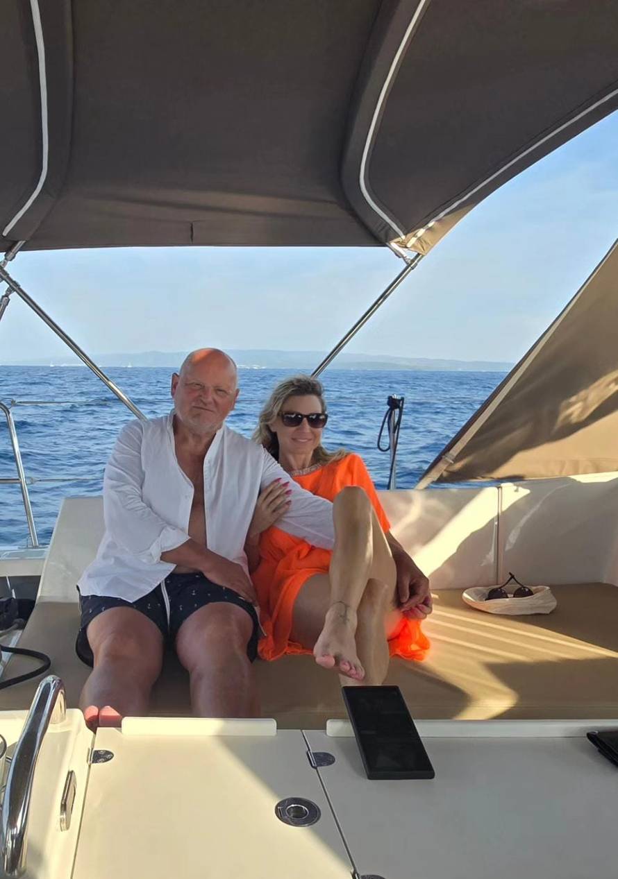 Blanka i Zlatko Mateša slavili su Badnjak uz druženje i finu kapljicu: 'Predivni blagdani'