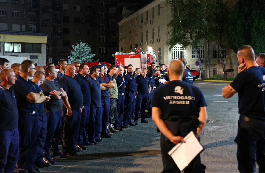 Zagrebački vatrogasci se uz zvukove sirena vratili u Savsku