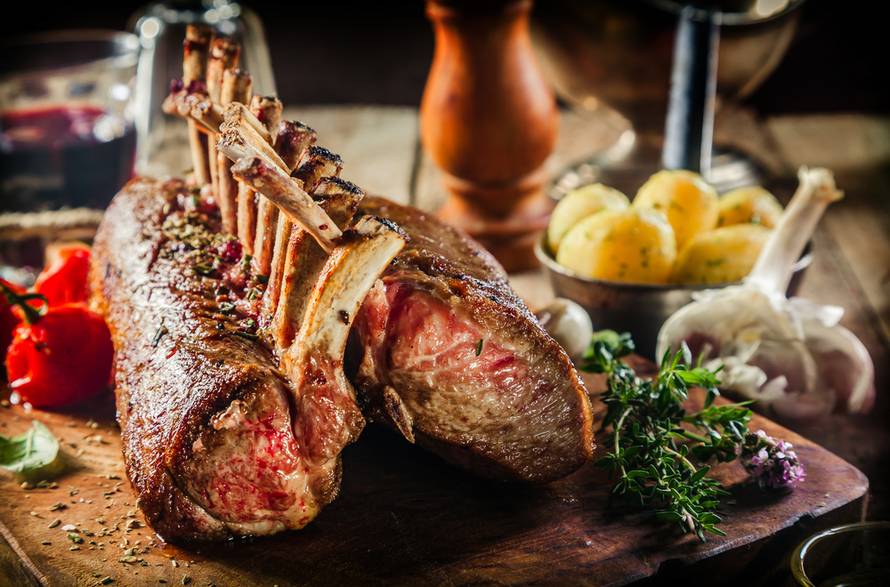 Moguće je: Slatka janjetina, pečena sarma i purica s ražnja