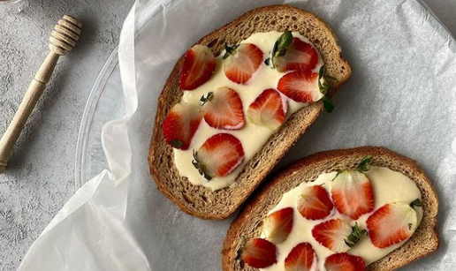 Dosta vam je tosta i avokada? Isprobajte popularni jogurt tost