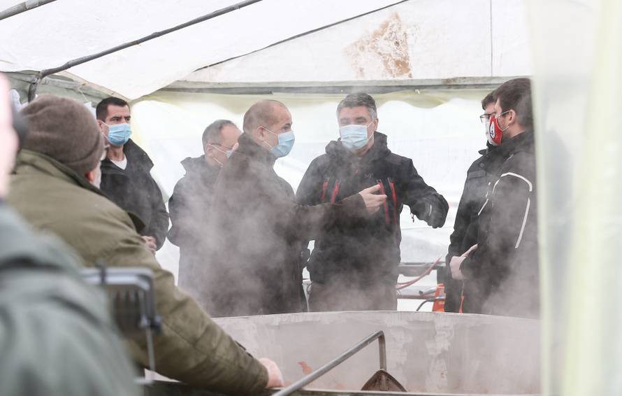 Milanović u Petrinji nazdravio kuharima: 'Hvala vam!'