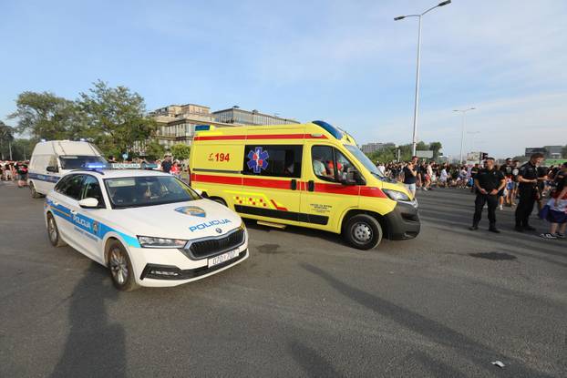 Zagreb: Stvaraju se ogromne gužve na samom ulazu na koncert Thompsoona