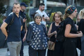 &Zcaron;ene u crnom na Trgu republike u Beogradu odale po&ccaron;ast &zcaron;rtvama genocida u Srebrenici