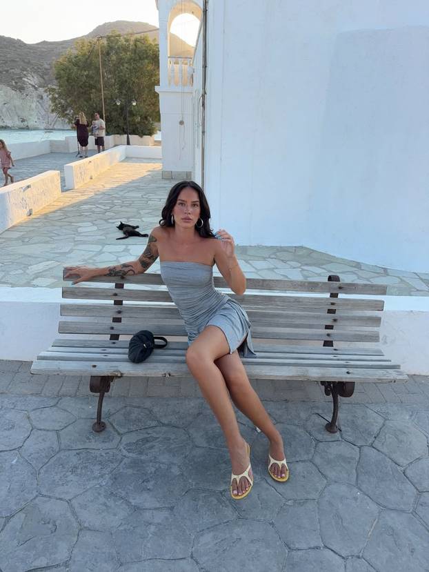 FOTO Sve nosi bez grudnjaka! Australka Eliza je cijela prirodna, kaže da voli slobodu