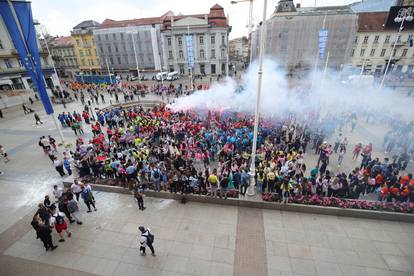 Unatoč zabrani učenici se na Trgu bana Jelačića okupljaju za norijadu