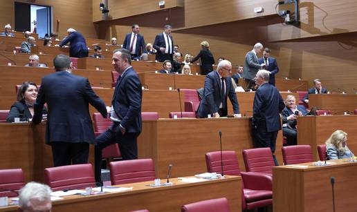Oporba kritizirala SDP zbog držanja kvoruma HDZ-u
