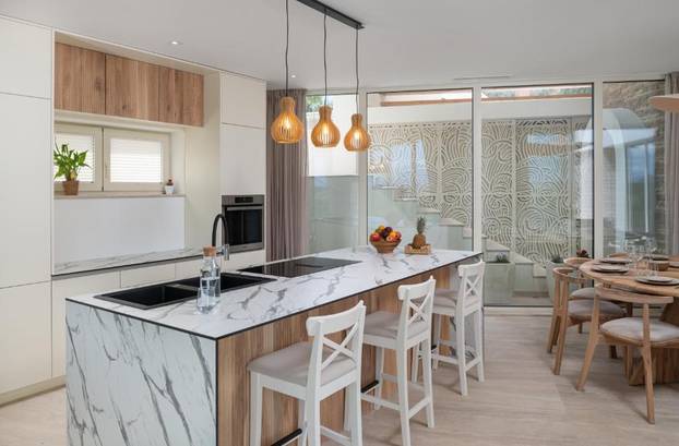 FOTO Ova kuća za odmor blizu Zadra nema niti jedan 'ravni' zid, a noćenje stoji 1100 eura