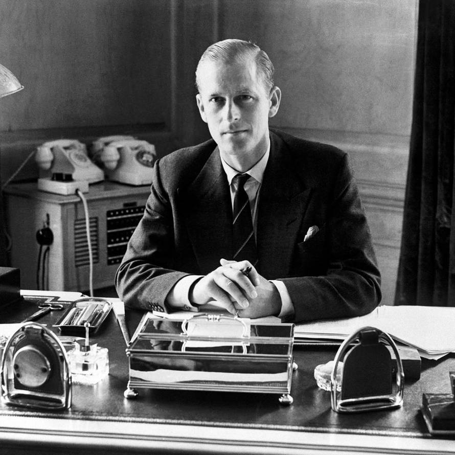 Prognali ga s obitelji, glasio je za velikog ženskara, a kraljici Elizabeti je podredio čitav život