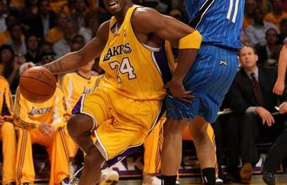 Lakersi lako poveli protiv Magica, 40 koševa Bryanta