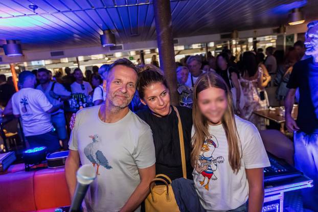 Split: Atmosfera na trajektu koji vozi na koncert Trag u beskraju