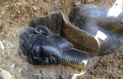 Arheolozi pronašli cijele skulpture Amenhotepa III.