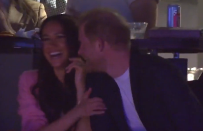 Neugodna situacija: Princ Harry pokušao poljubiti Meghan, ona ga odbila pred 20 tisuća ljudi