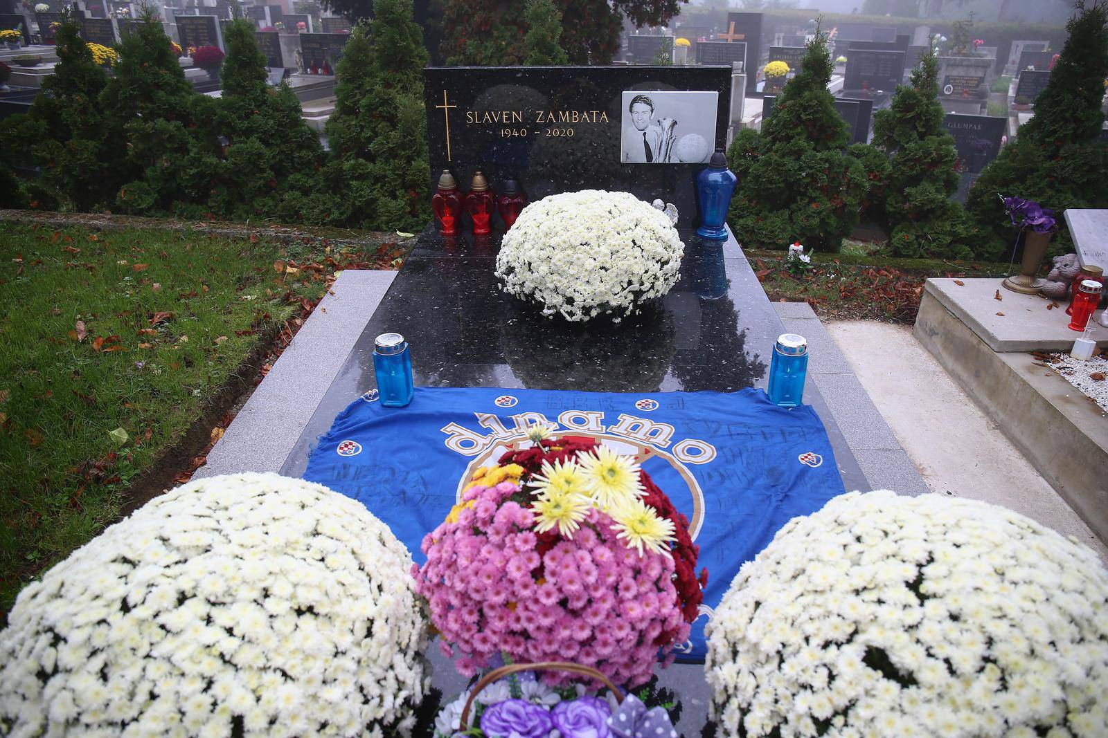 Zagreb: Na grob Slavena Zambate položeni vijenci povodom obljetnice njegove smrti