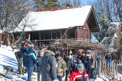 FOTO U Kašinskoj Sopnici održali ceremoniju kićenja trsa