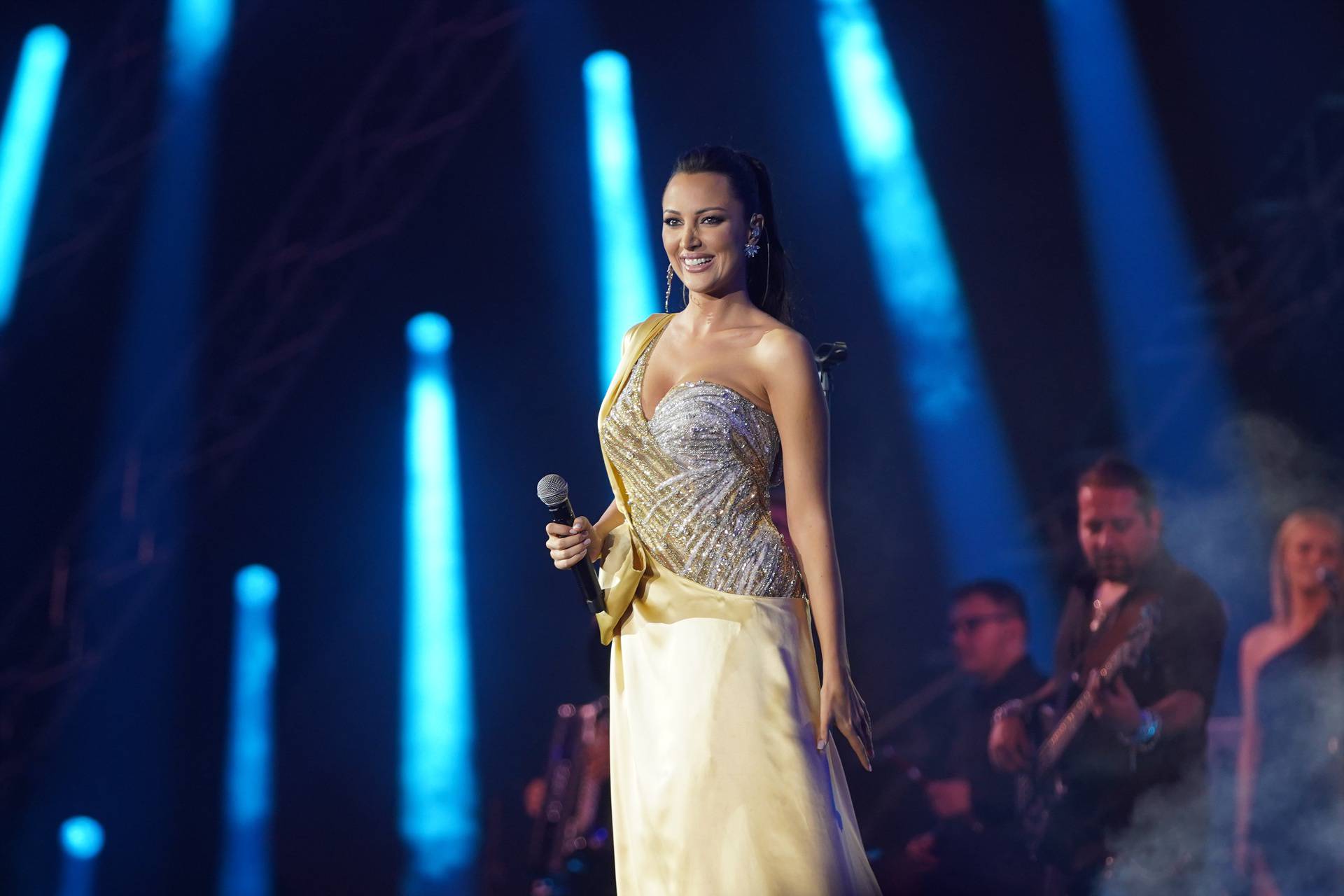Beograd: Aleksandra Prijović je prvim od tri koncerta u Štark Areni započela svoju regionalnu turneju "Od istoka do zapada"