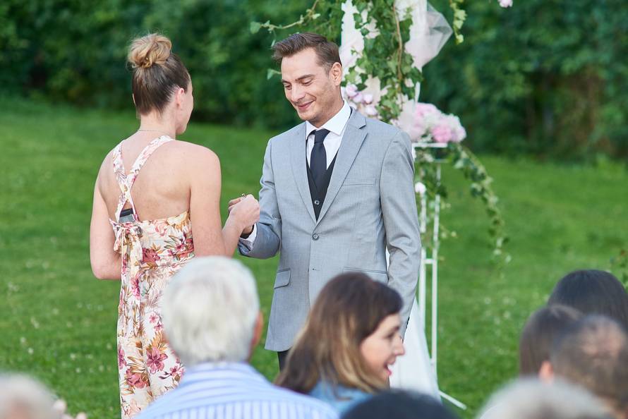 Pale su dvije prosidbe u finalu, a cure ljute: 'Nije bio vrijedan'