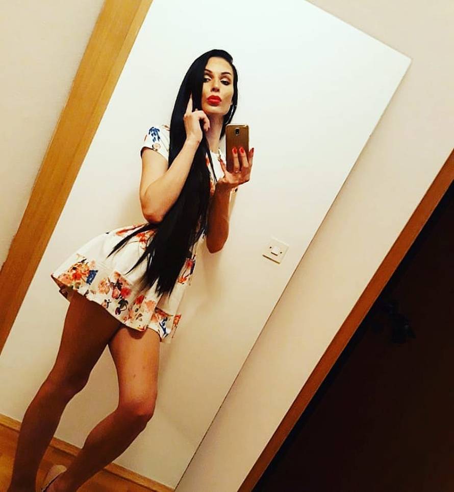 Victoria: Nakon showa sam se zaručila, a bivši me opsjedaju...